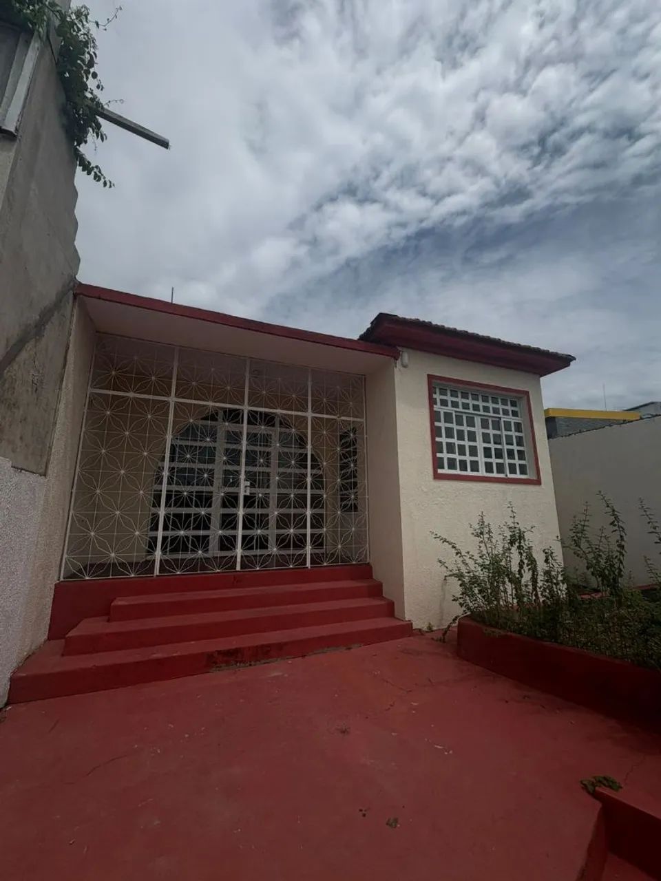 //Casa Comercial ou Residencial próxima à Djalma Batista 