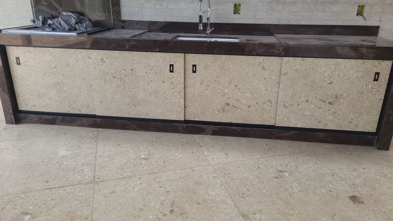 Fechamento de bancadas e pias em vidro temperado e porcelanatos - Foto 2