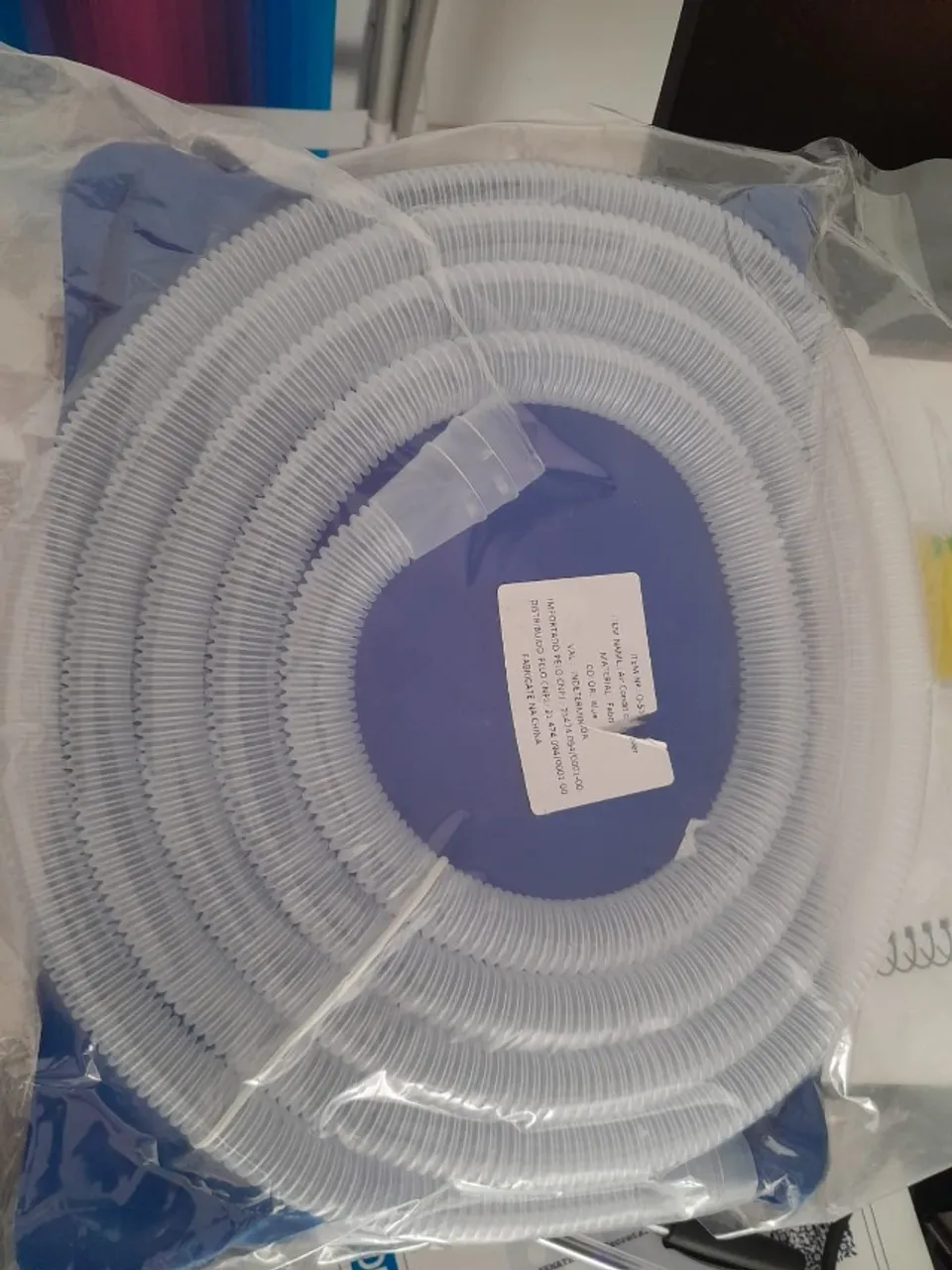 Bolsa plástica com mangueira para limpeza de ar condicionado 9 a 12 Btu's - Novo