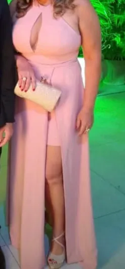 Vestido Longo Rosa com Fenda Elegante