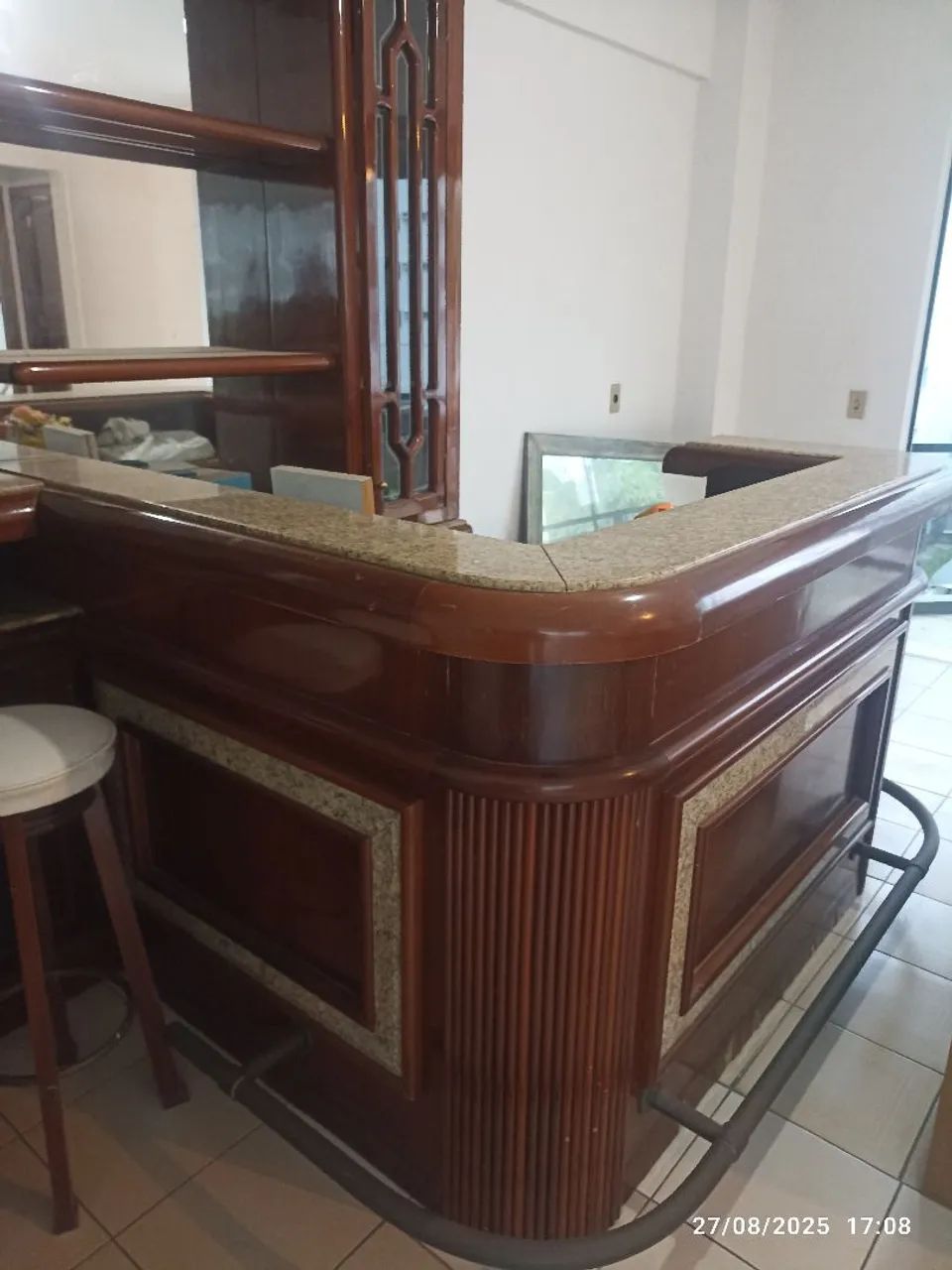 Bar todo em mogno com granito - Foto 3