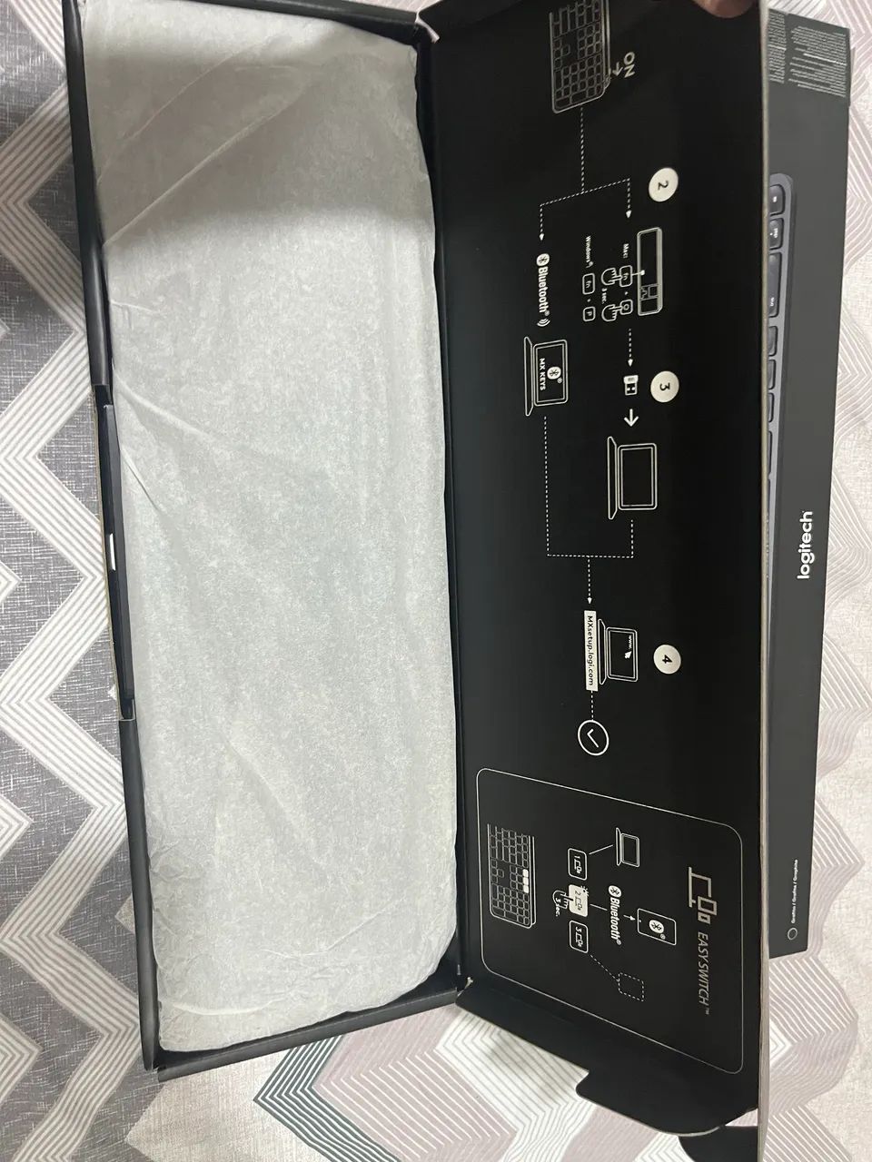 Teclado Sem fio Logitech Signature Slim K950 Grafite - Foto 6