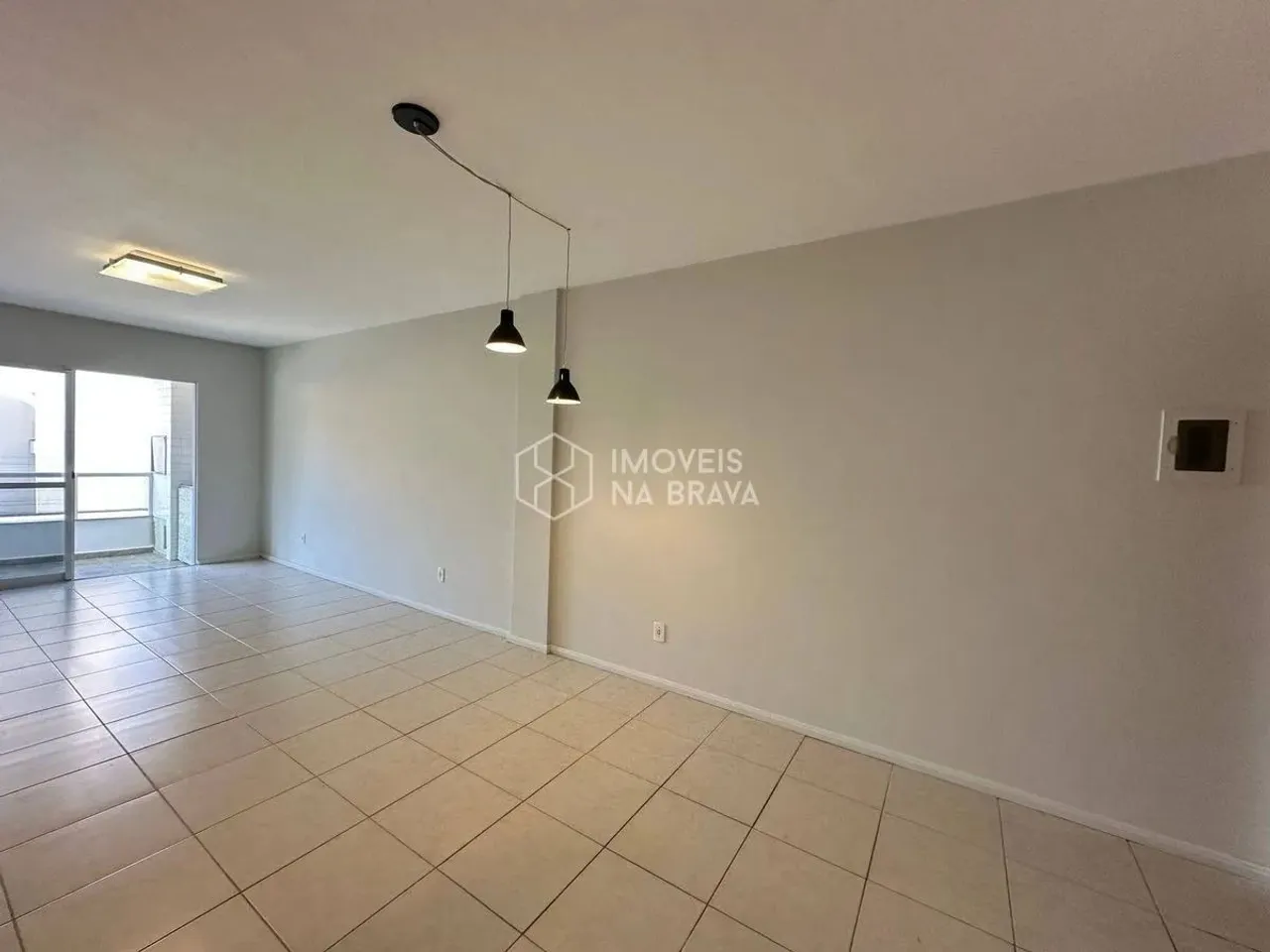 ALUGUEL APARTAMENTO 2 QUARTOS - 1 VAGA - PRAIA BRAVA/ ITAJAI/SC
