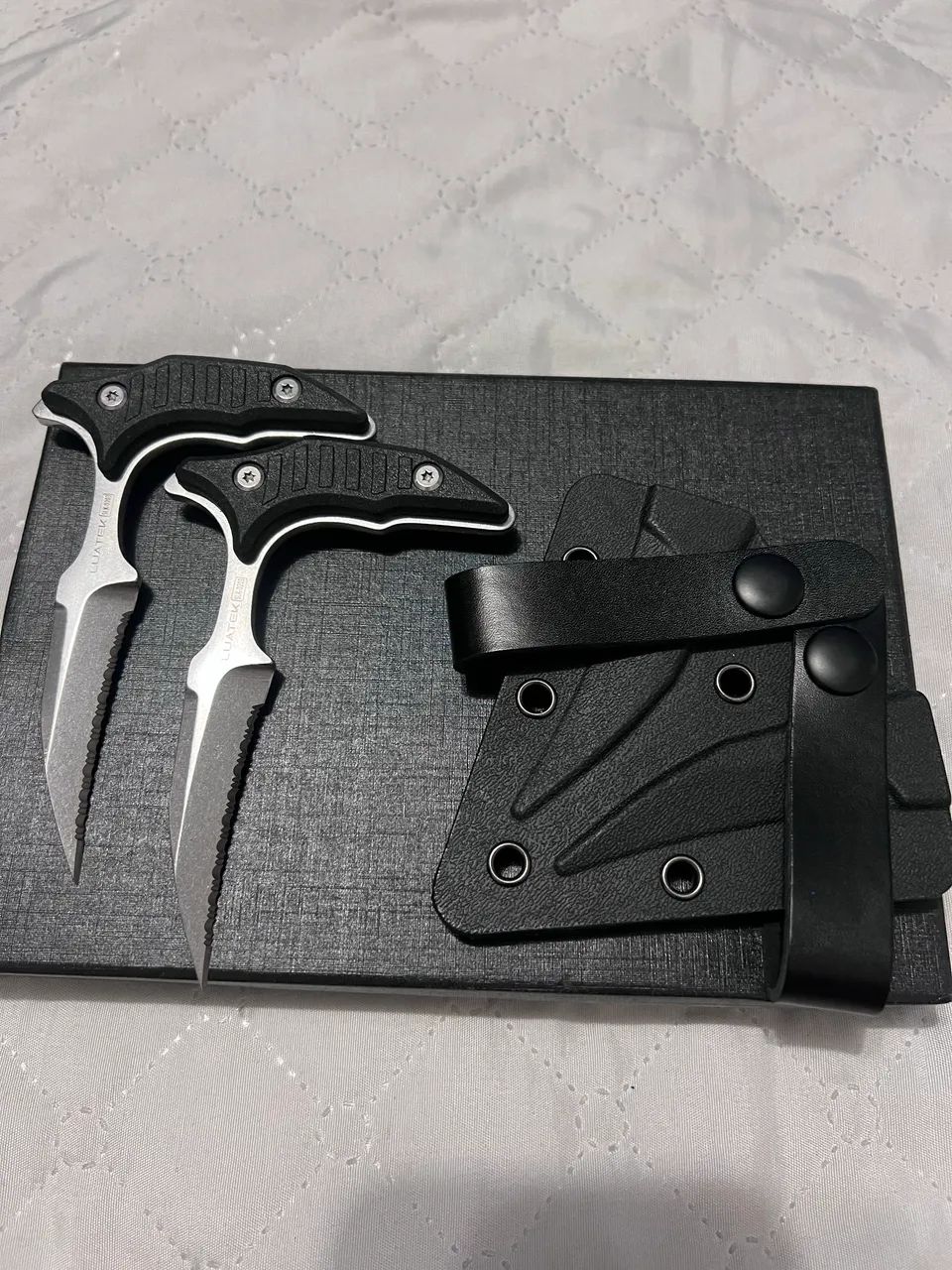 Push dagger dupla bee com bainha 