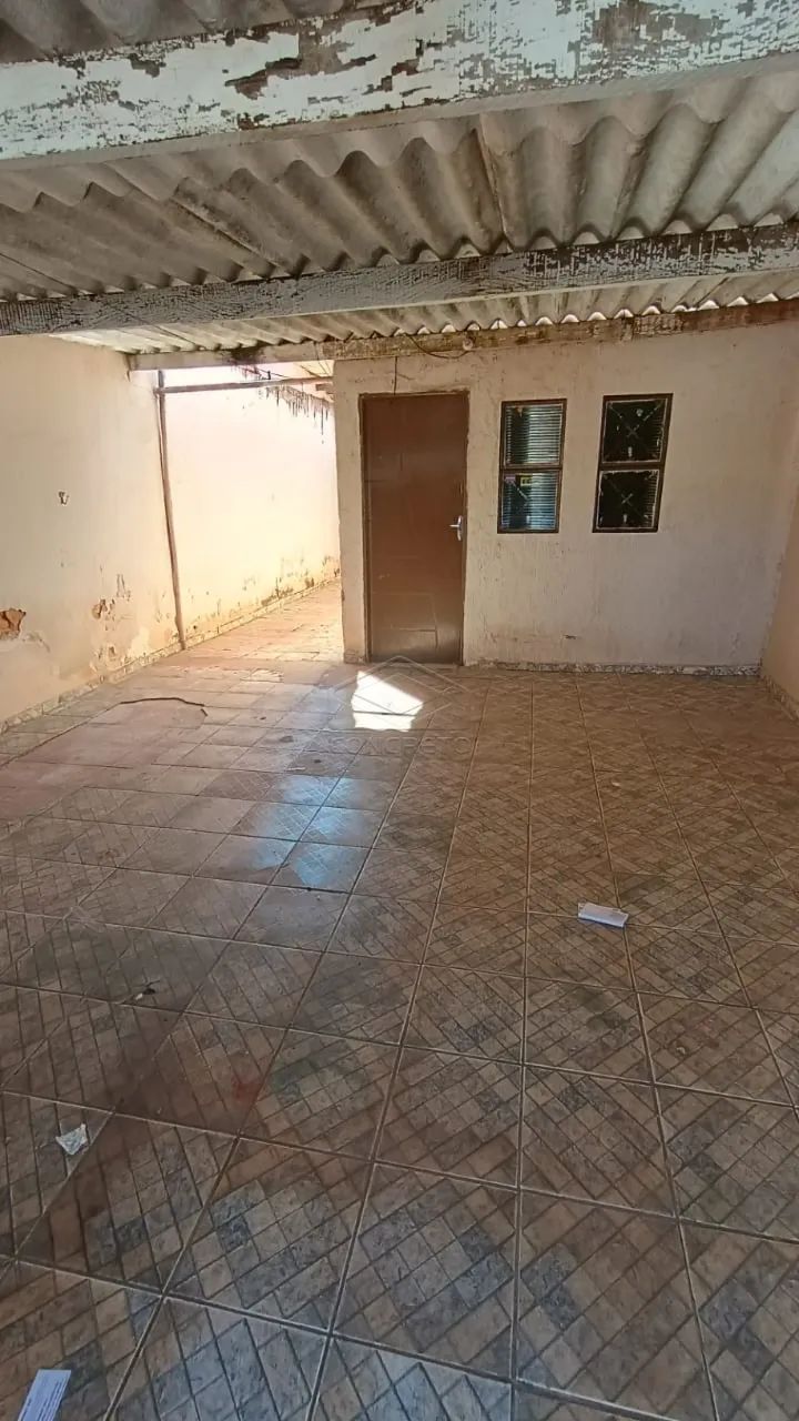 Casa com 2 quartos no Jd. das Nações
