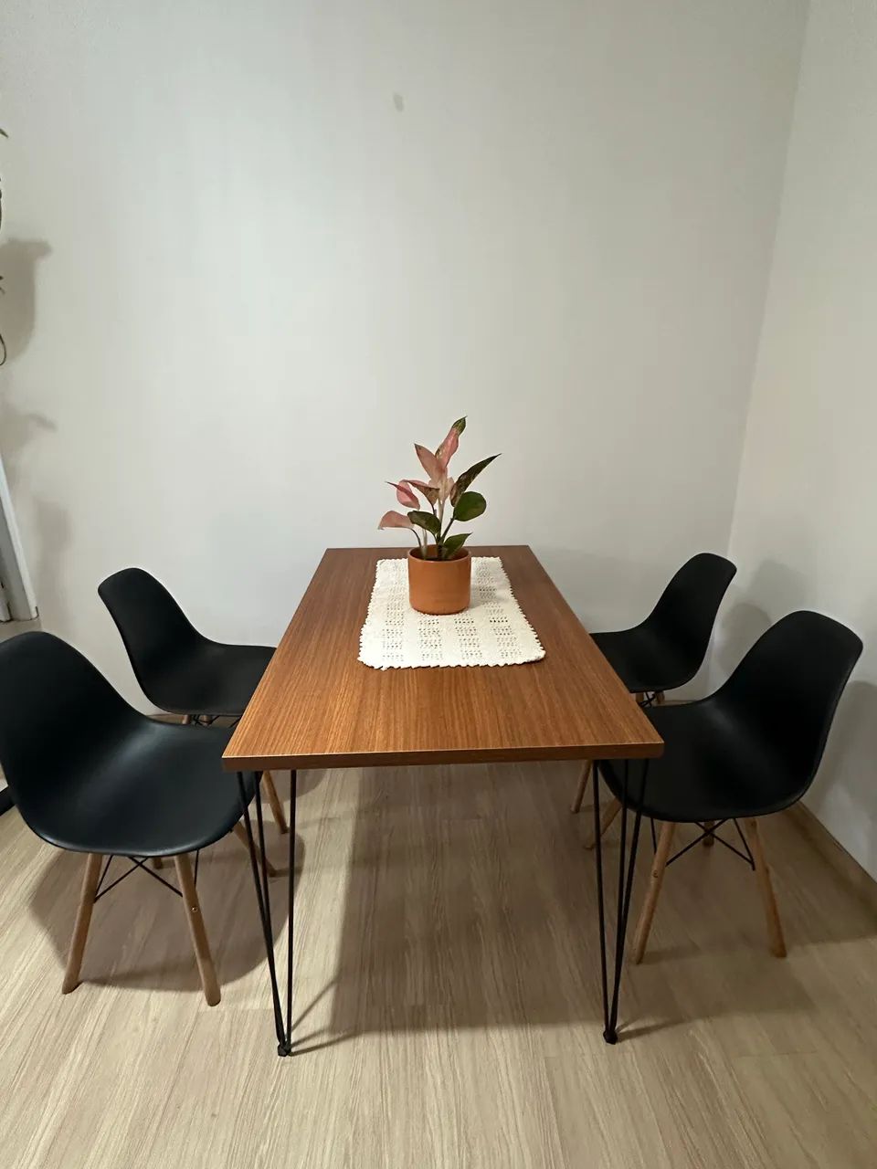 Mesa linda impecável 