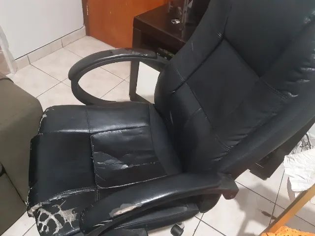 Cadeira presidente em couro com ajuste de altura a gás - Foto 5