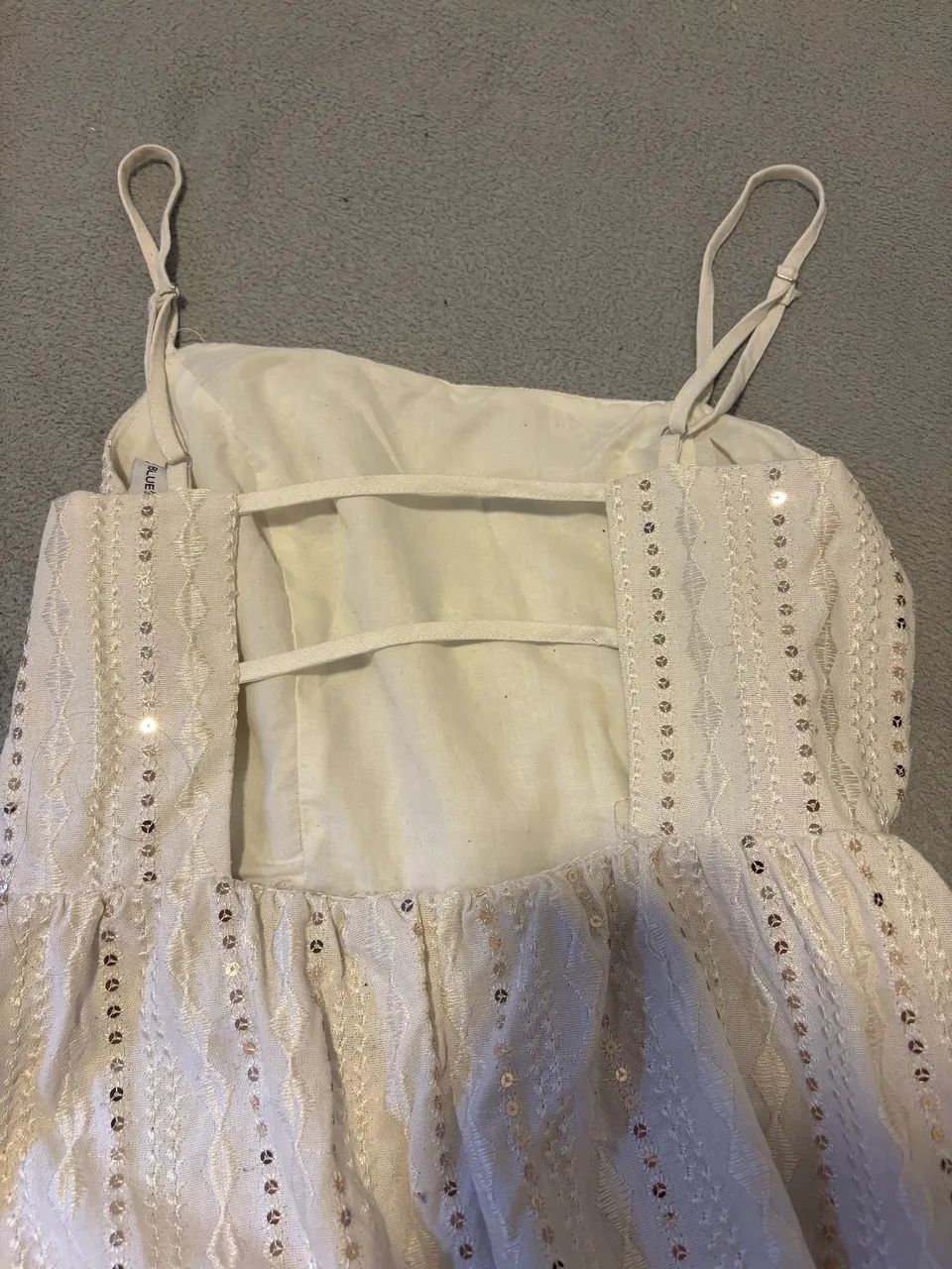 VESTIDO DOURADO COM FENDA - Foto 3