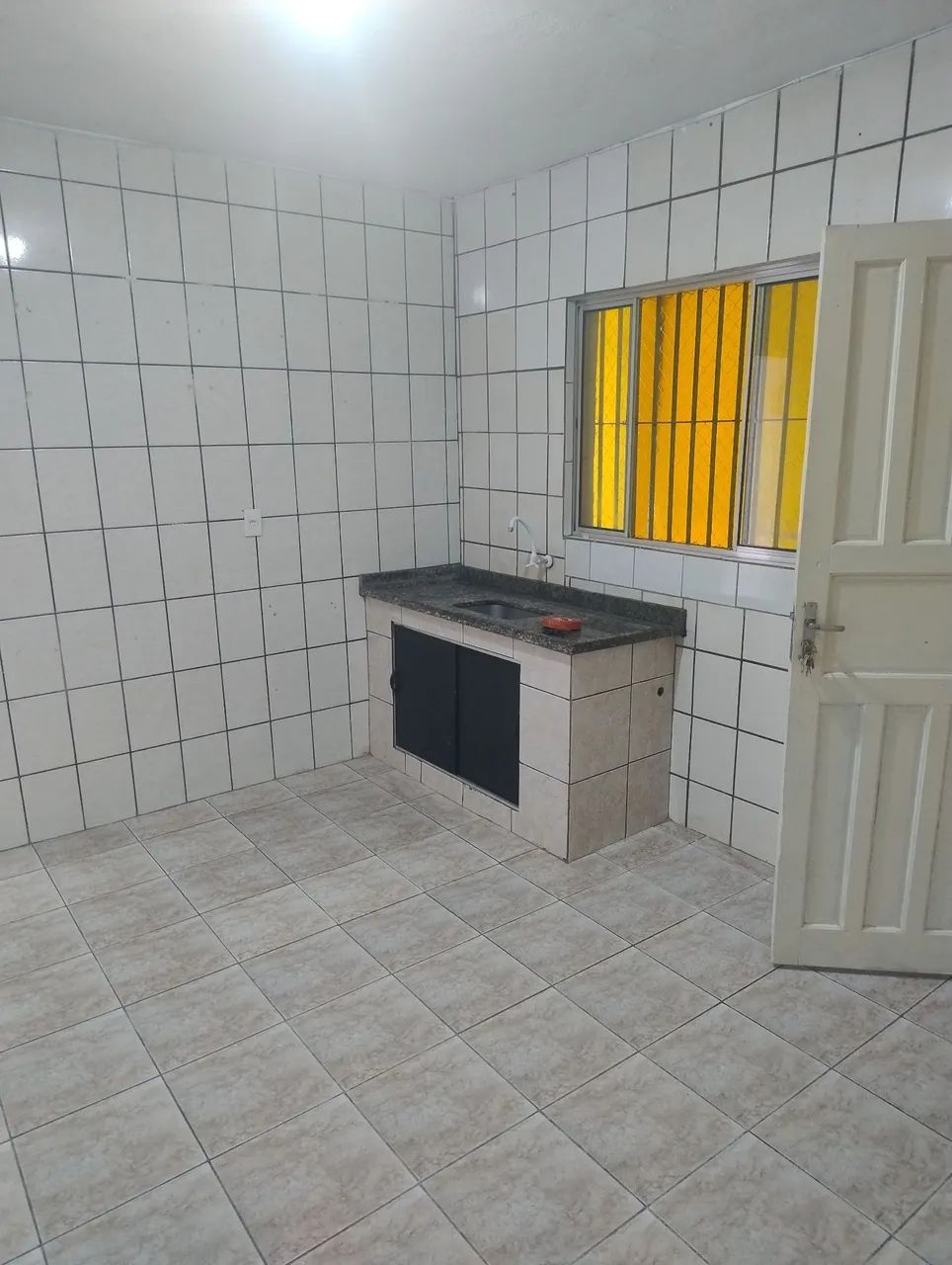 Aluguel dois cômodos com banheiro 
