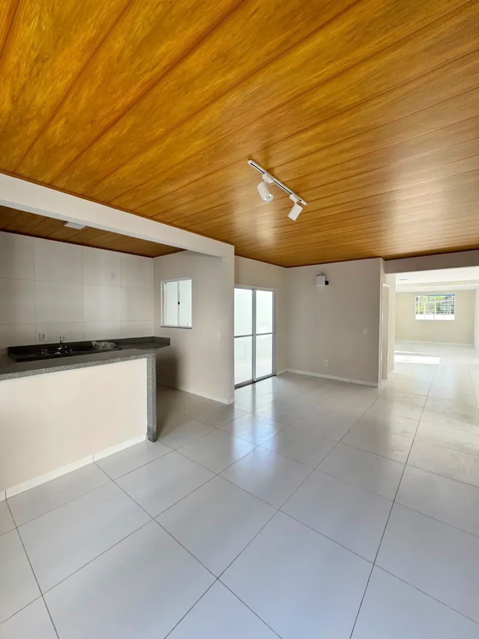 Casa Térrea reformada com 4 quartos no Parque Atenas!!! - Foto 3