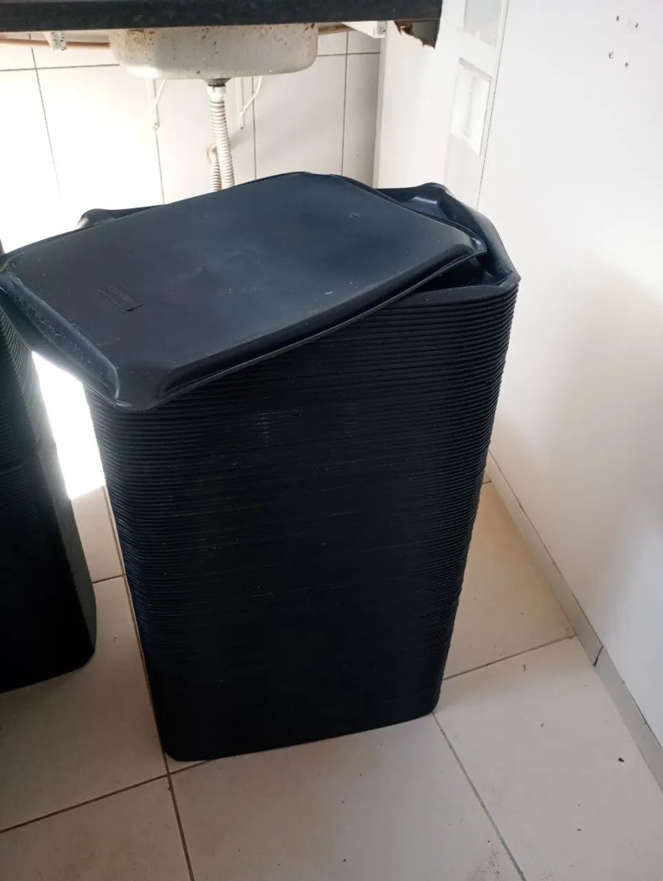 Bandejas pretas para restaurante 
