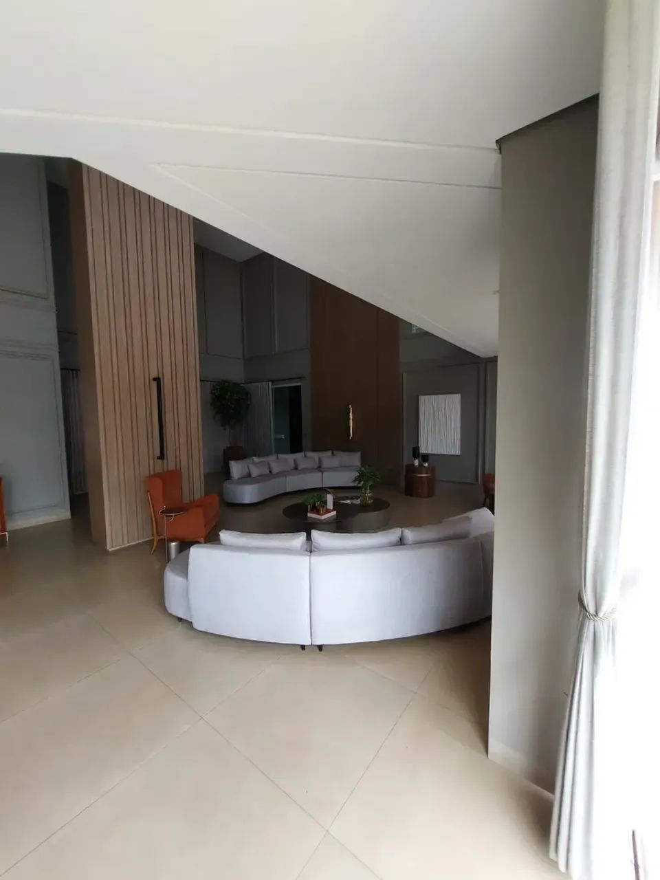 Apartamento com 3 suítes todo mobiliado - Foto 5