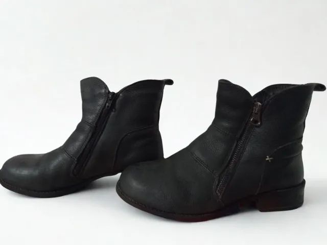 Bota cano curto de couro