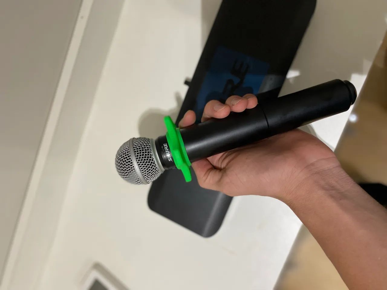 Sistema Sem Fio Duplo Shure BLX88 com Microfones SM58 e Beta 58A - Frequência J10 - Foto 2