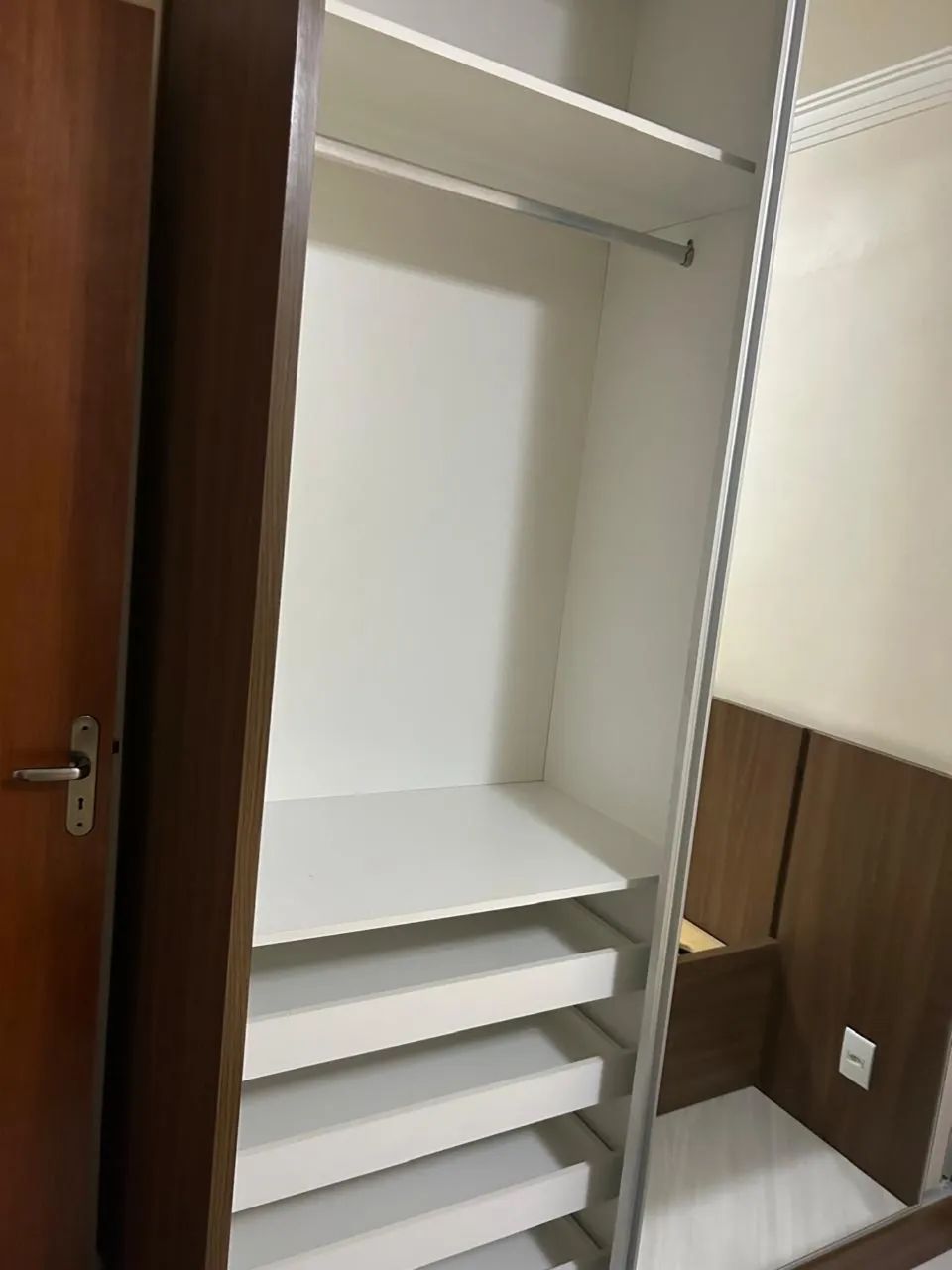 Guarda Roupa com espelho - excelente qualidade - Foto 2