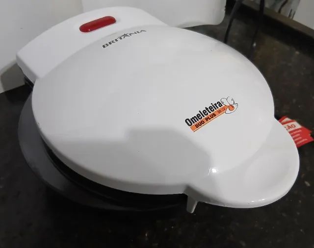 PROMOÇÃO! Vende-se Omeleteira Britânia, 220v, semi-novo!