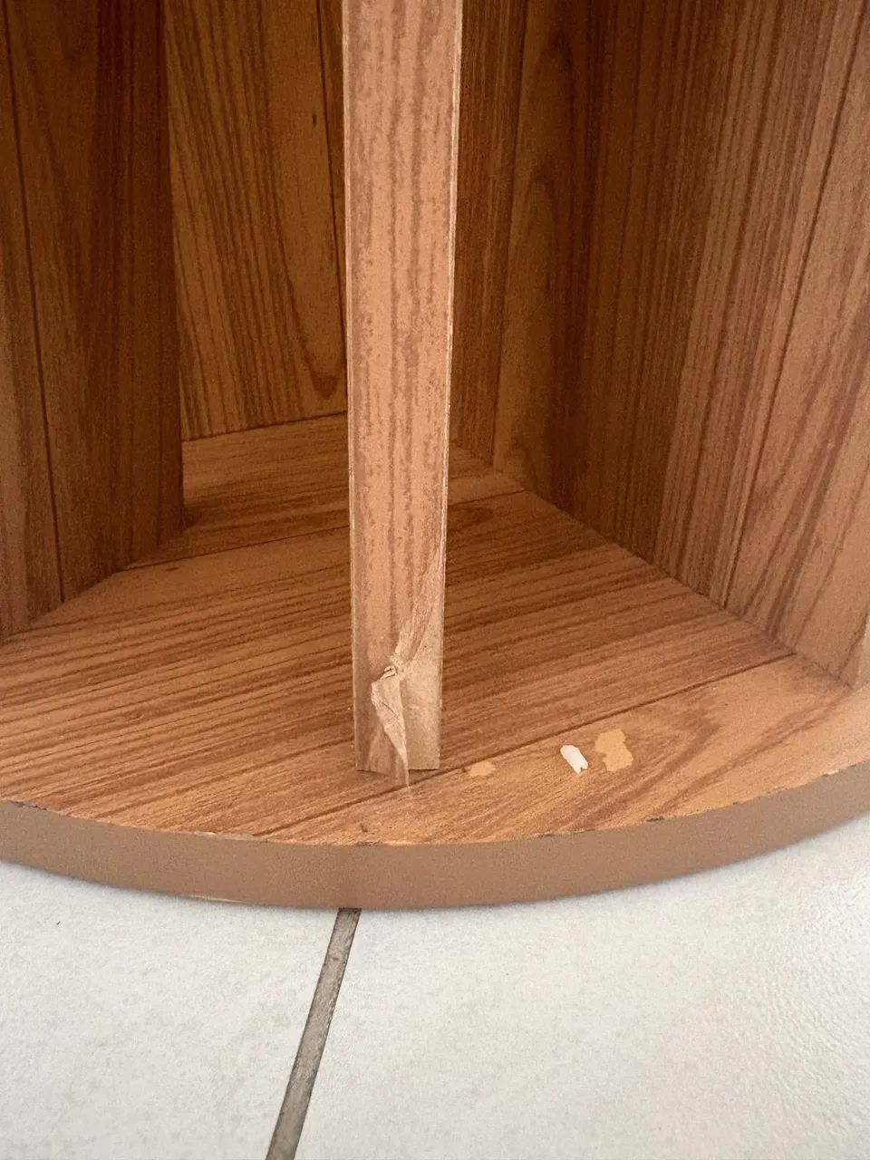 Mesa de Jantar Redonda 1,05m Branca com Base de Madeira - Foto 4