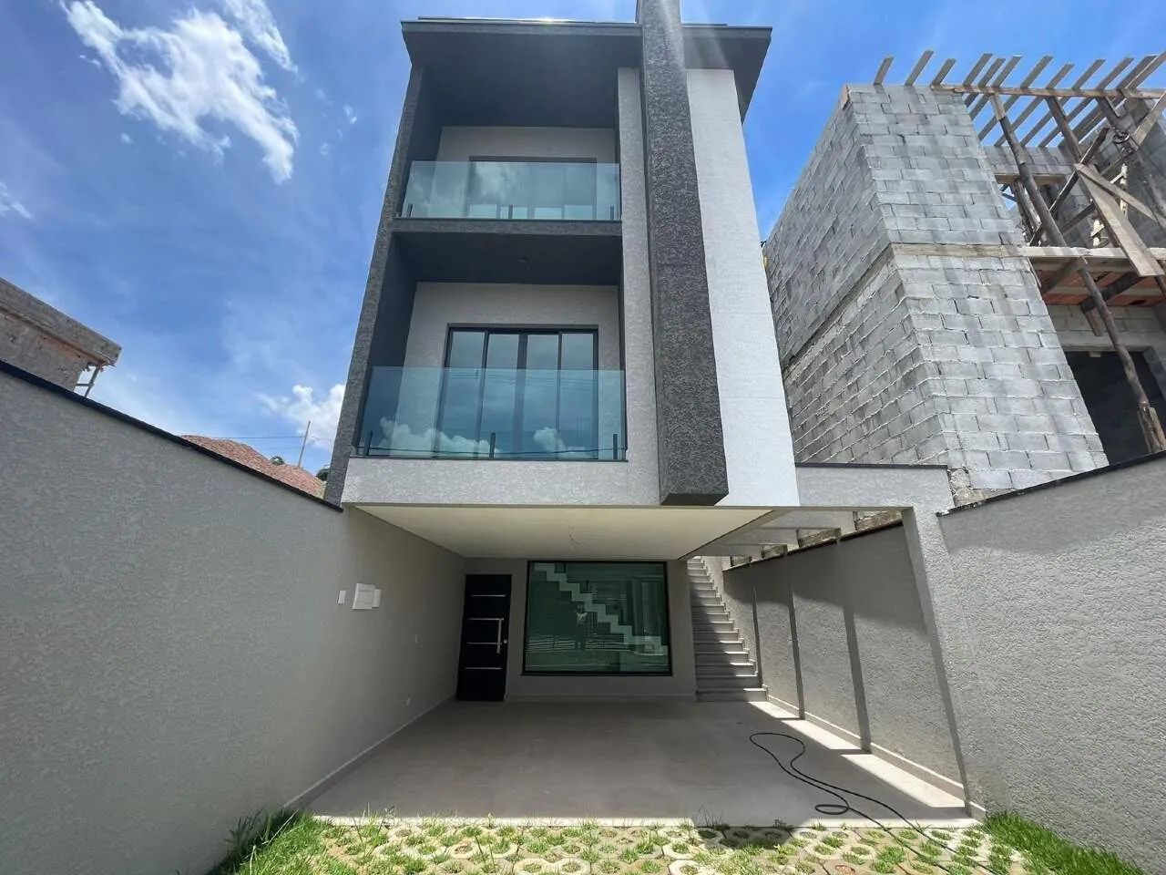 CASA COM 3 SUÍTES PARA LOCAÇÃO - SANTANA DE PARNAÍBA/SP 2