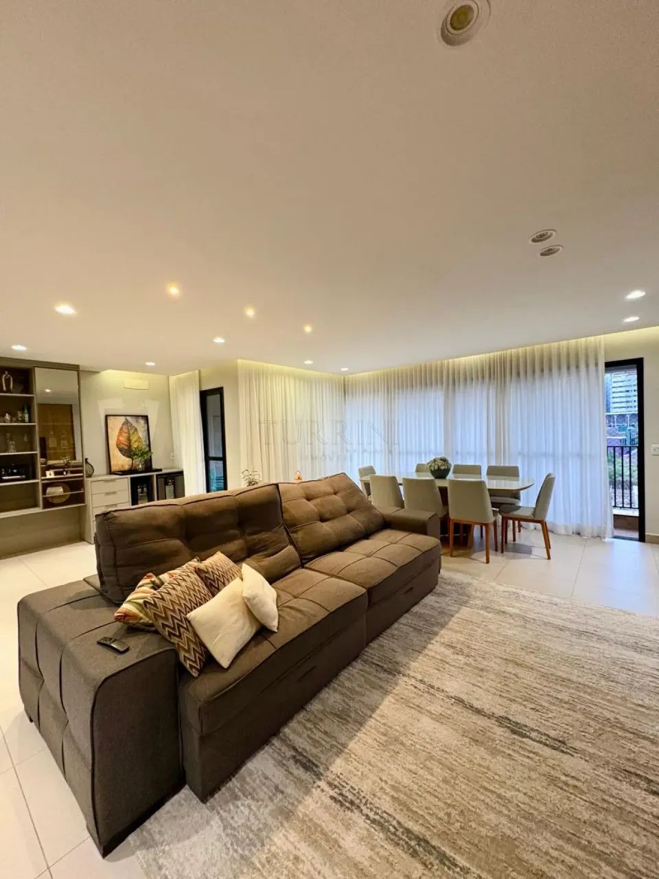 Apartamento à venda no edifício Residencial Mirah em Bauru-SP.