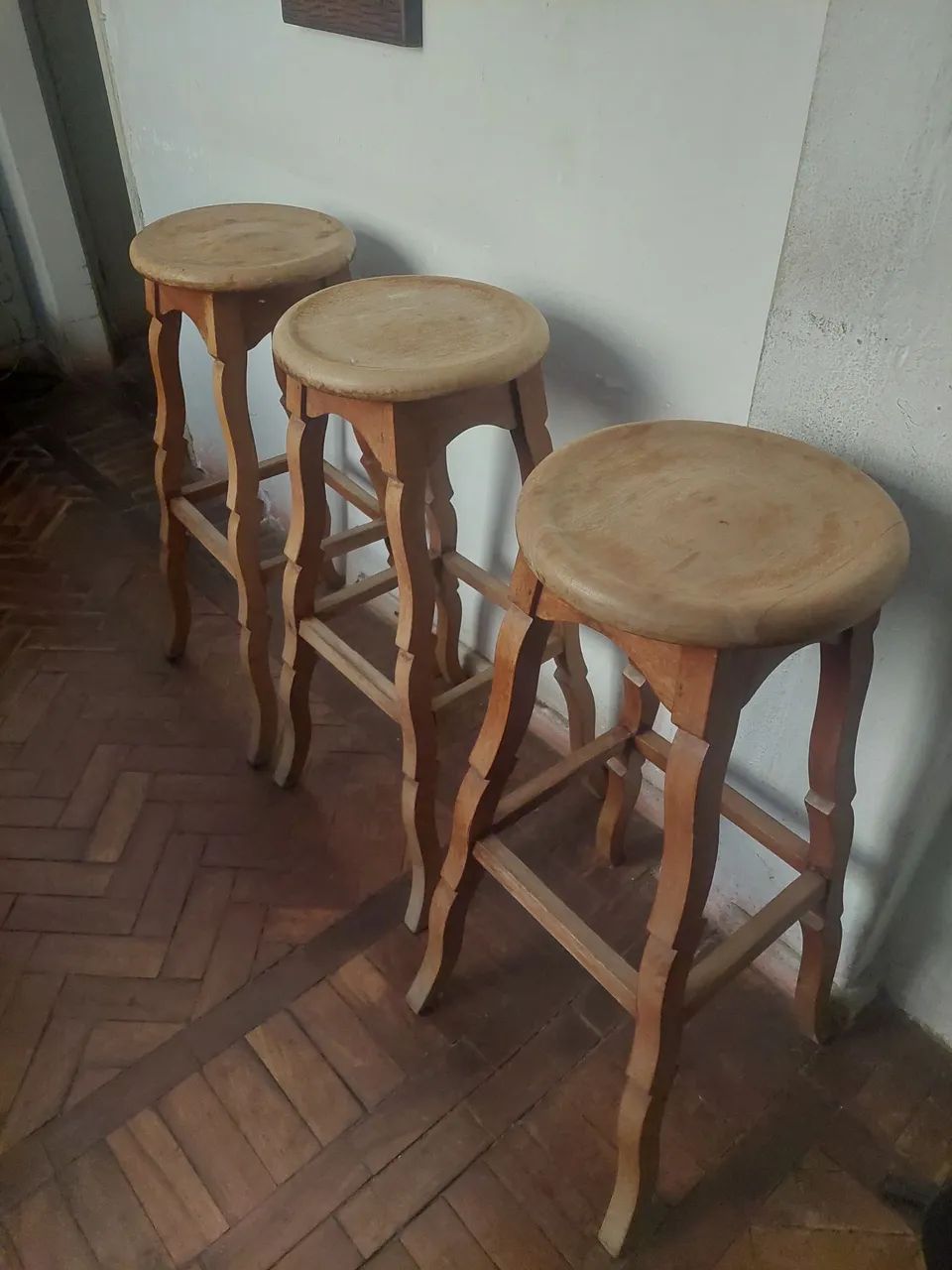 Bancos altos de madeira  / 3 - Foto 2