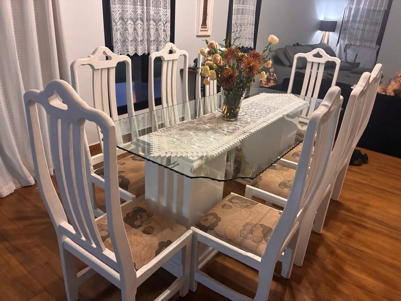 Mesa para sala de jantar com 8 cadeiras madeira maciça - Foto 2