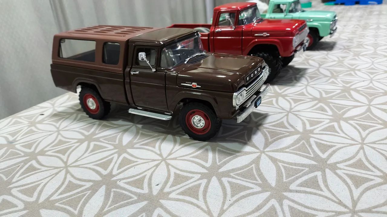 Ford f250 1959 Scala 1/18 - Hobbies e coleções - Santa Fé, Caxias