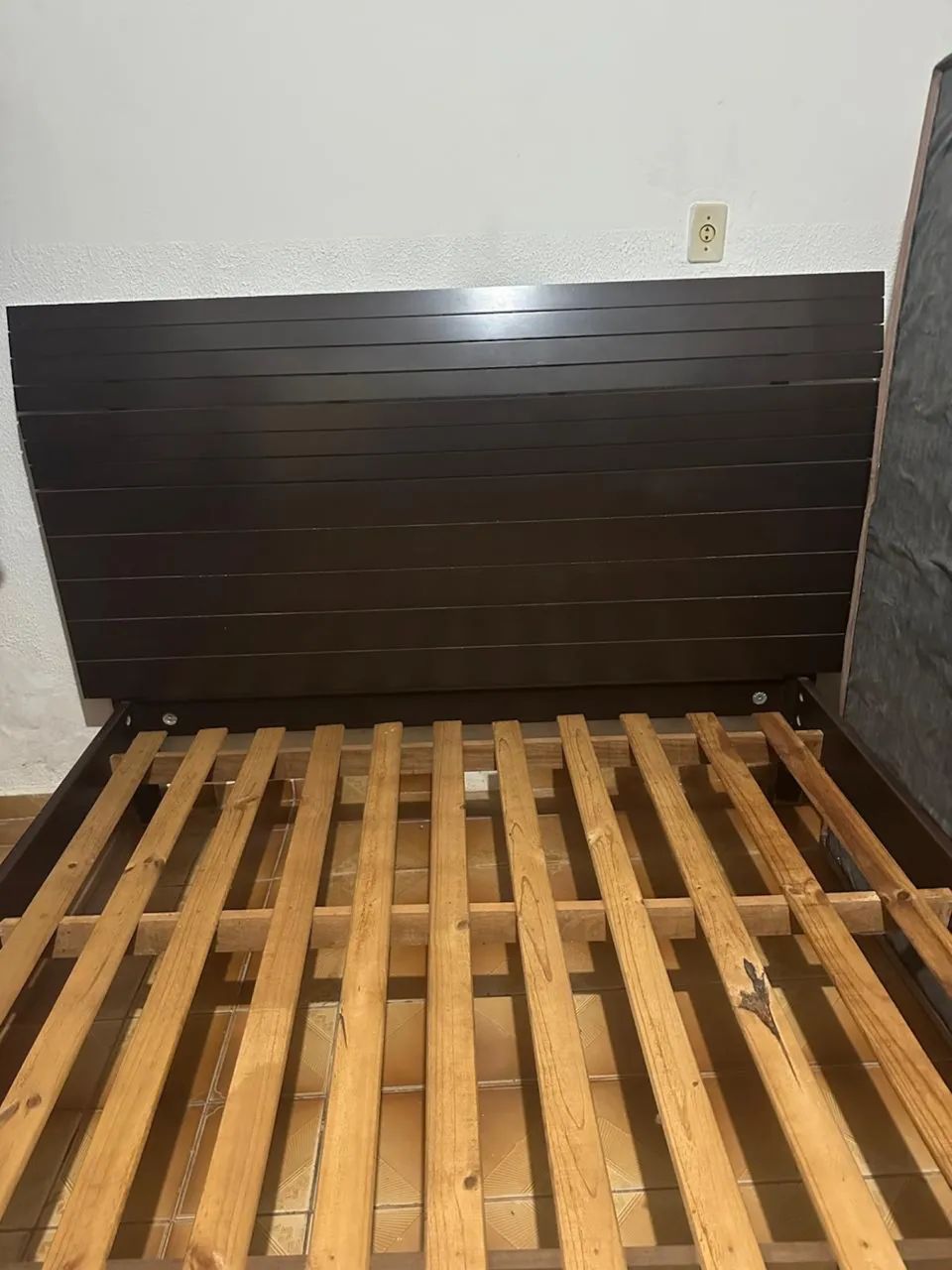 Cama de casal Quim de madeira. - Foto 2