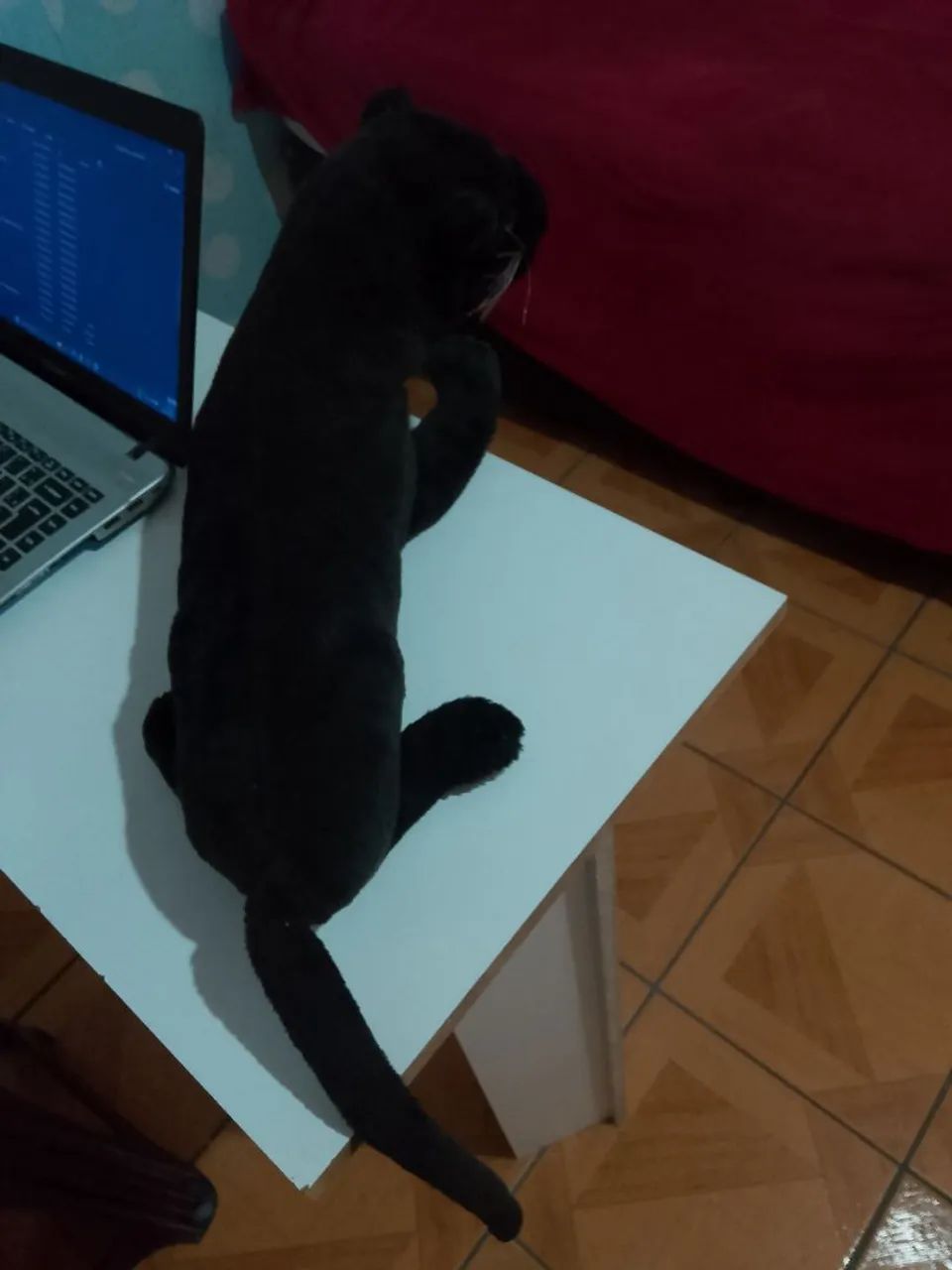 Pantera de pelúcia deitada que faz rugido  - Foto 3