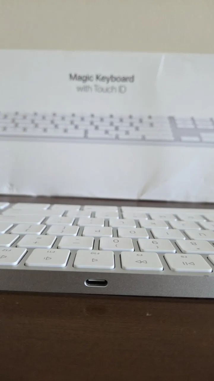 Teclado Apple Magic Keyboard Com Touch ID Numérico USB-C - Foto 2