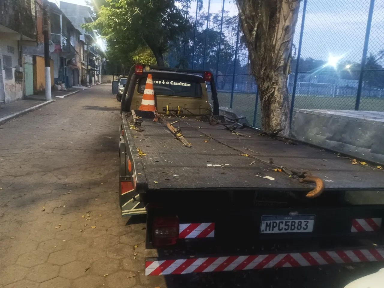 Serviço de guincho 24 horas só chamar no WhatsApp * - Foto 2