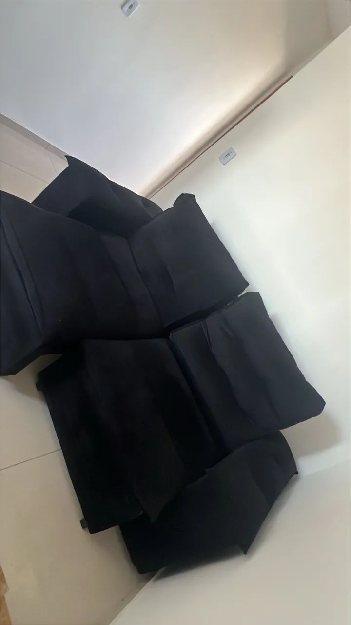 Sofá preto459238875501711361