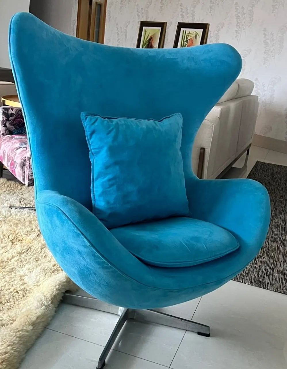 Poltrona Egg Giratória Azul com Almofada - Excelente Estado - Foto 4