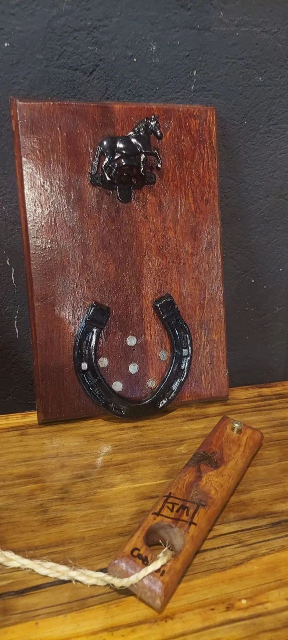 Abridor de garrafa de parede com imã + brinde
