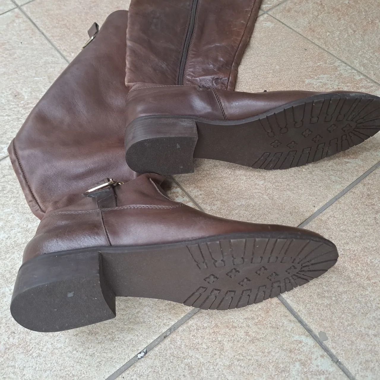 Bota cano longo 50,00 - Foto 2