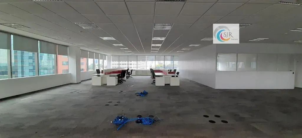 Conjunto Comercial de 1.127m² com 27 vagas de garagem!! - Foto 5