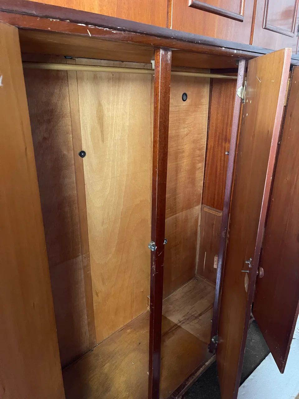 GUARDA ROUPA MADEIRA MACIÇA  - Foto 2