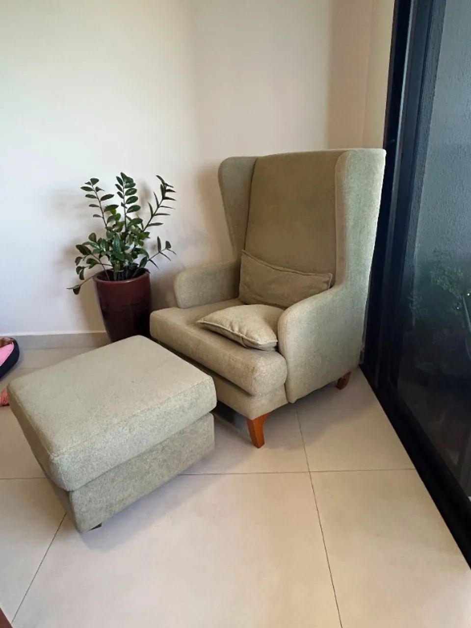 Poltrona com Apoio para Pés 