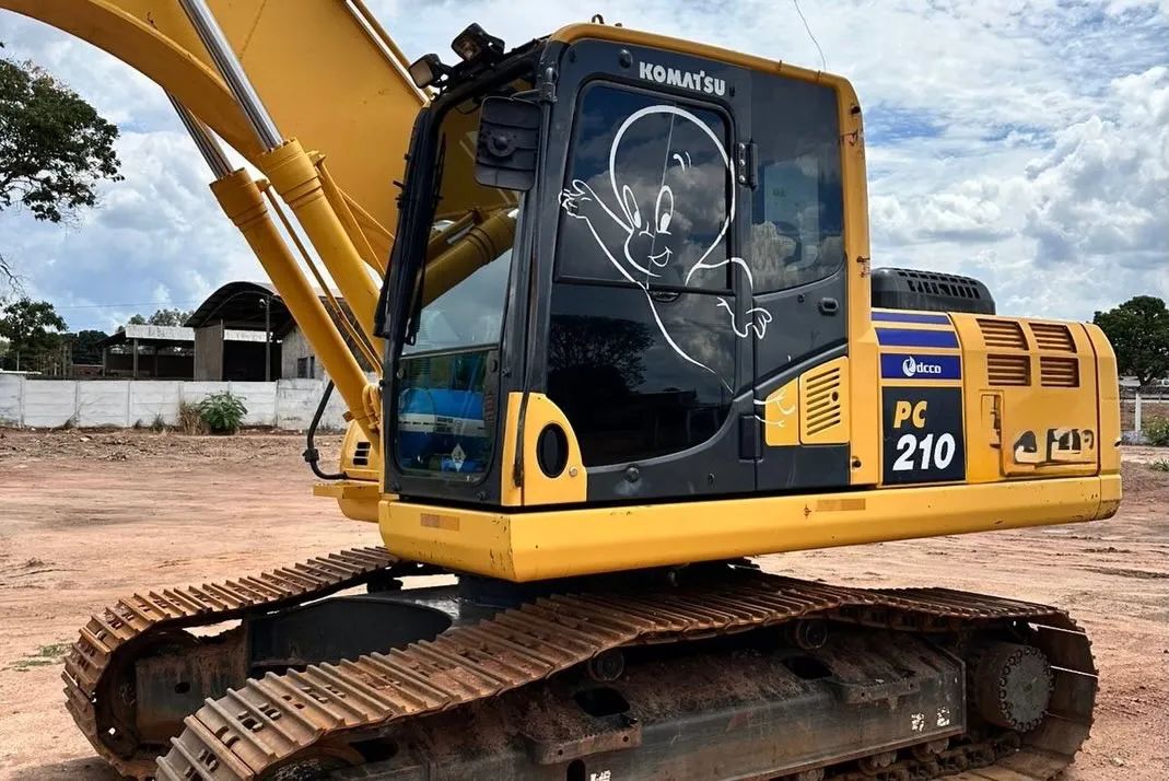 ESCAVADEIRA HIDRÁULICA PARCELADA COM ENTRADA MÍNIMA 