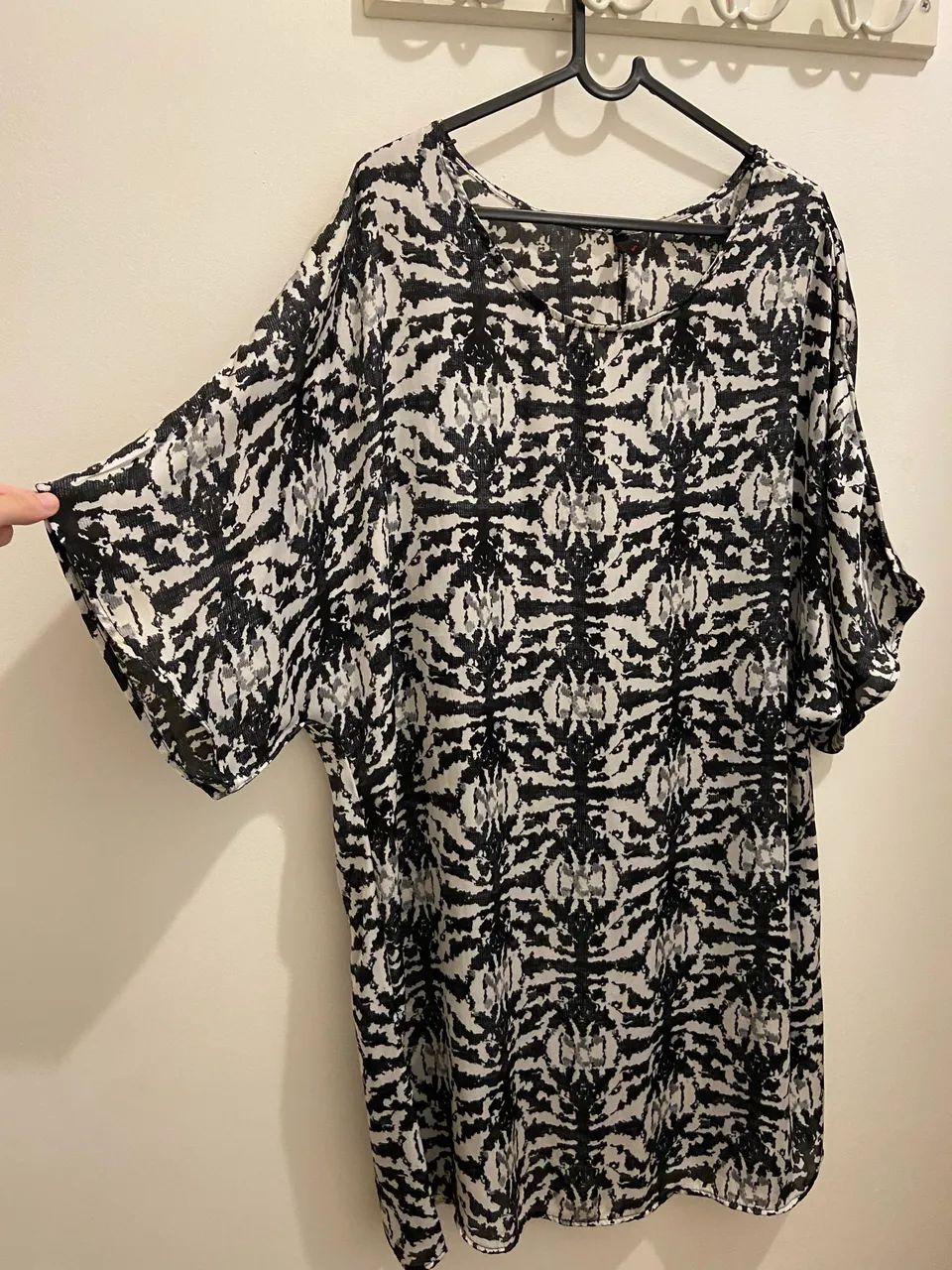 Vestido soltinho estampado preto e branco  - Foto 2