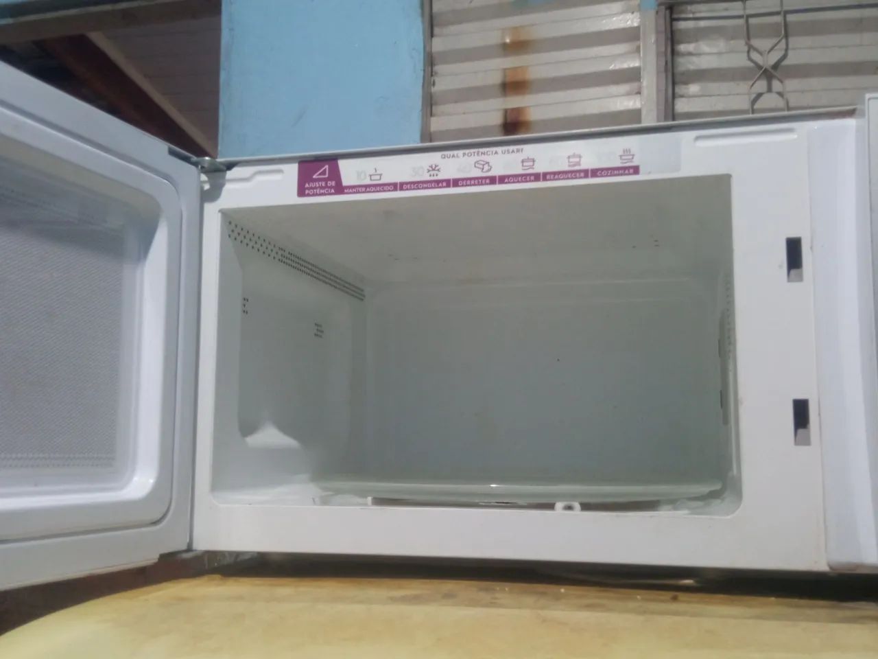 Vendo microondas Eletrolux funcionando perfeitamente  - Foto 2