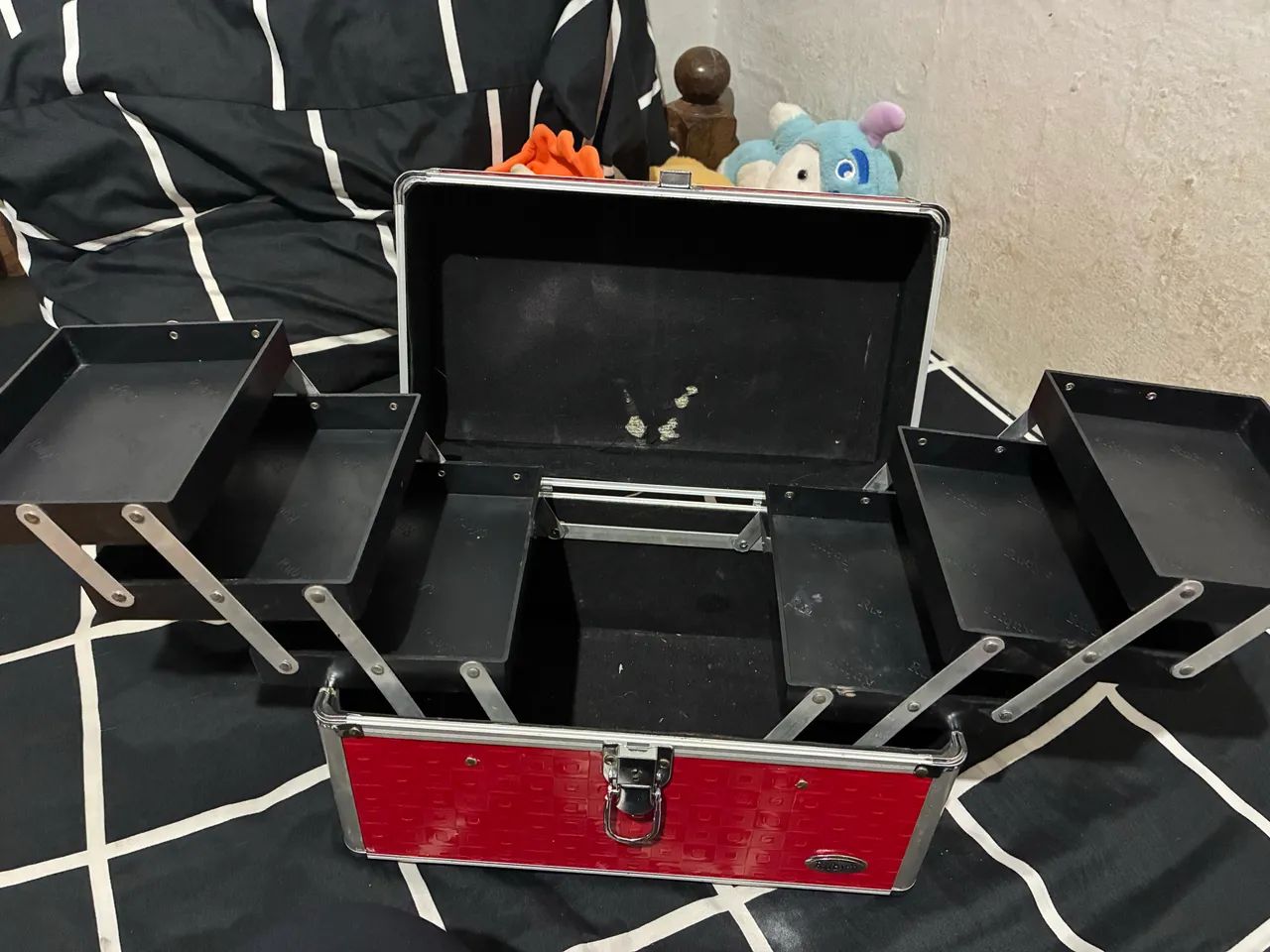 maleta de maquiagem vermelha usada - Foto 4