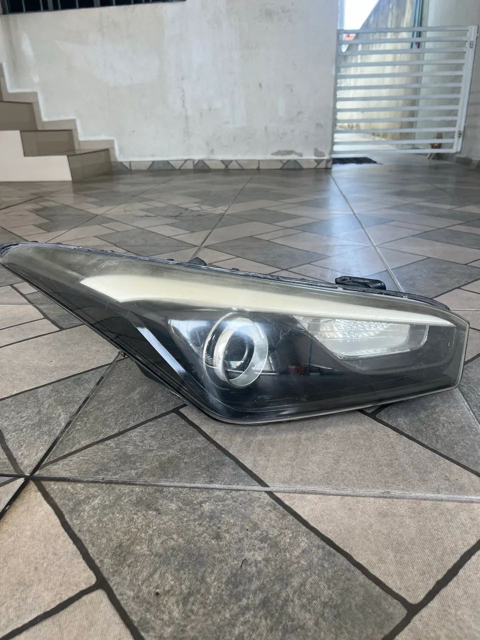 Farol Direito HB20 com DRL 