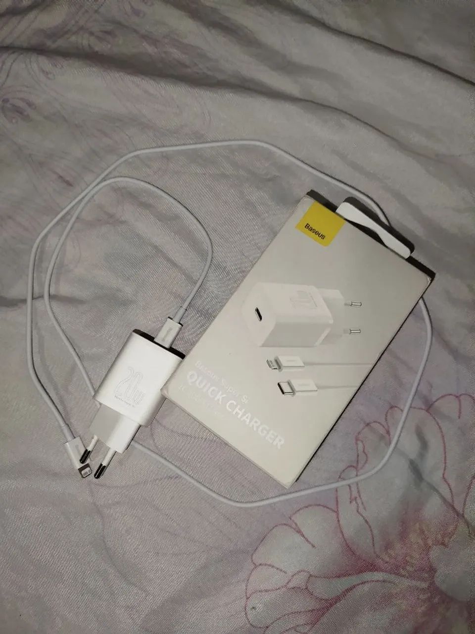 Vendo esse carregador de iPhone Baseus de 20w