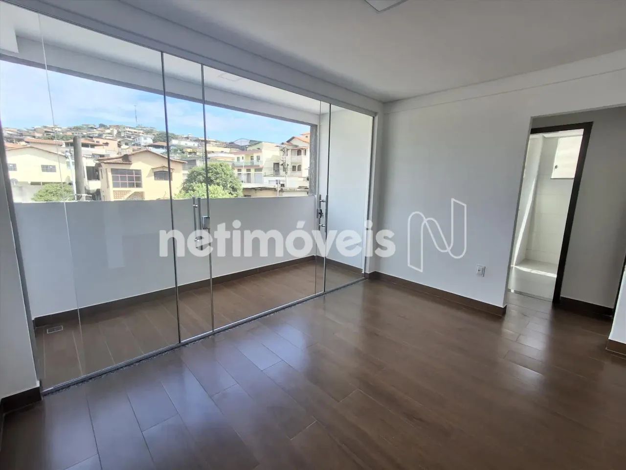 Excelente apartamento de 2 quartos com varanda no bairro Lindéia! - Foto 2