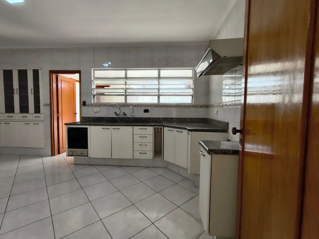 Amplo apartamento de 3 dormitórios com suíte! - Foto 4