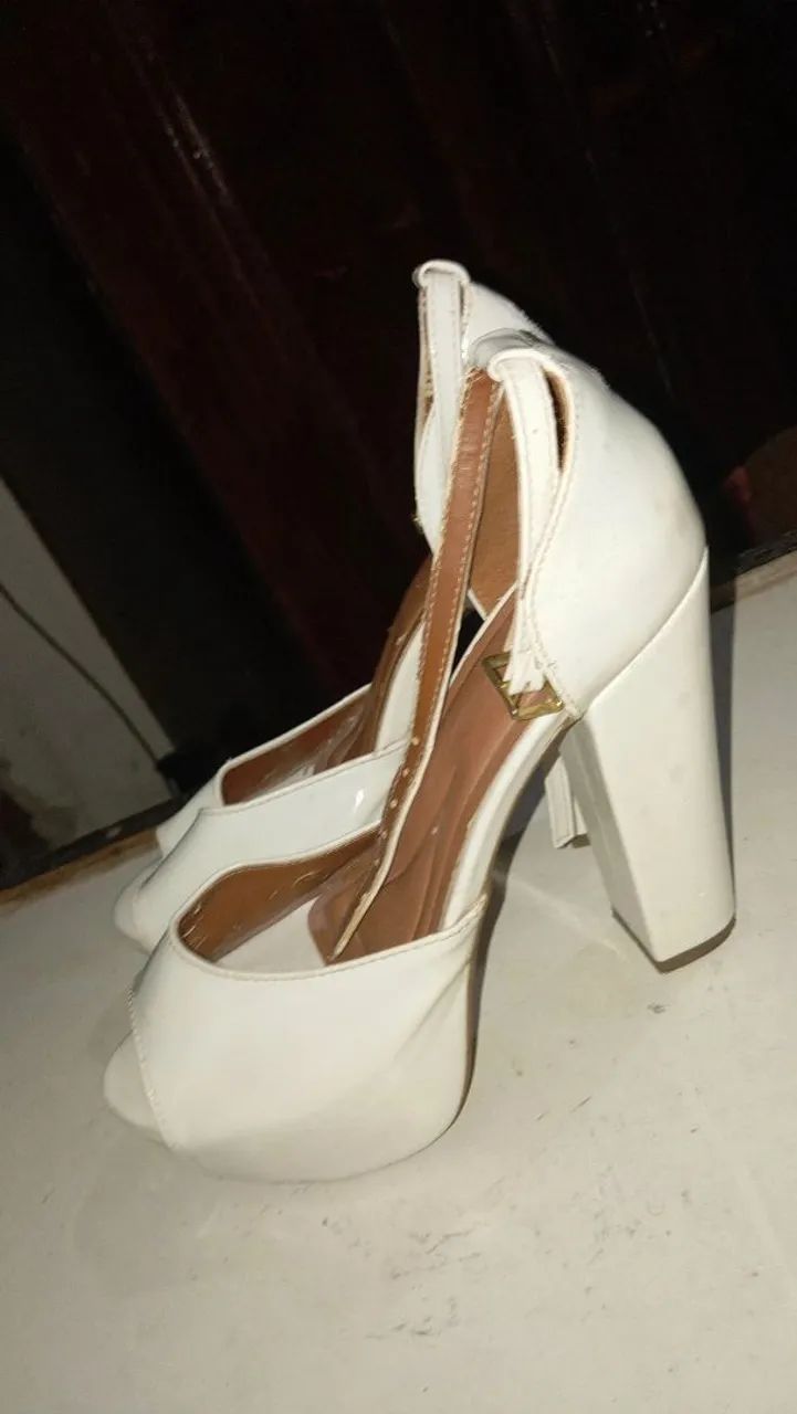 Sapatos de salto