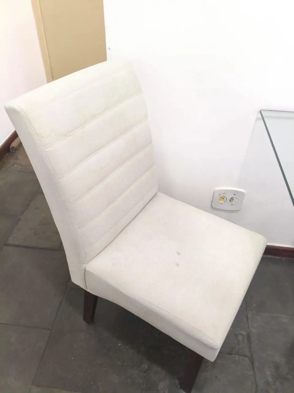 Mesa de vidro com quatro cadeiras  - Foto 2
