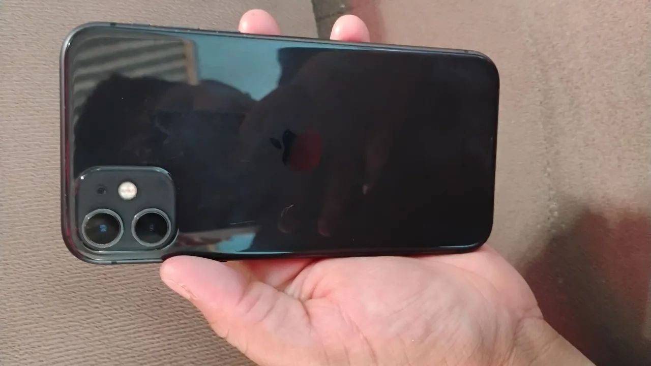 Vendo esse iPhone 11 ou troco com vlt  - Foto 2