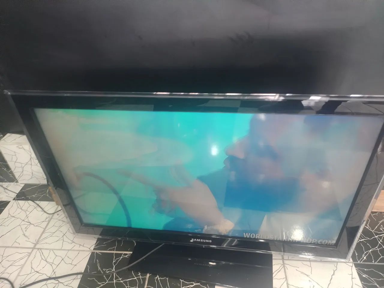 Vendo tv Samsung 37 polegaads com conversor digital obs. Nao e smartv R$ 430,00 - Foto 2