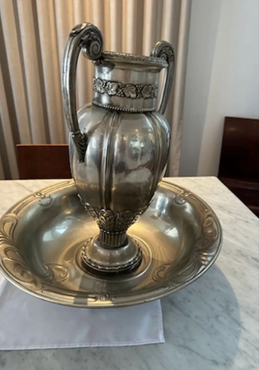 Antigo Conjunto de Ânfora e Bacia Alemã - Banho de Prata - Decoração em Parreiras - Foto 4